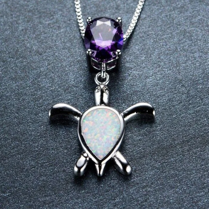 Pendentif Tortue Violetta porté