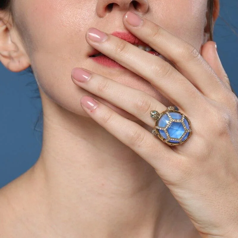 Bague Tortue Luth portée