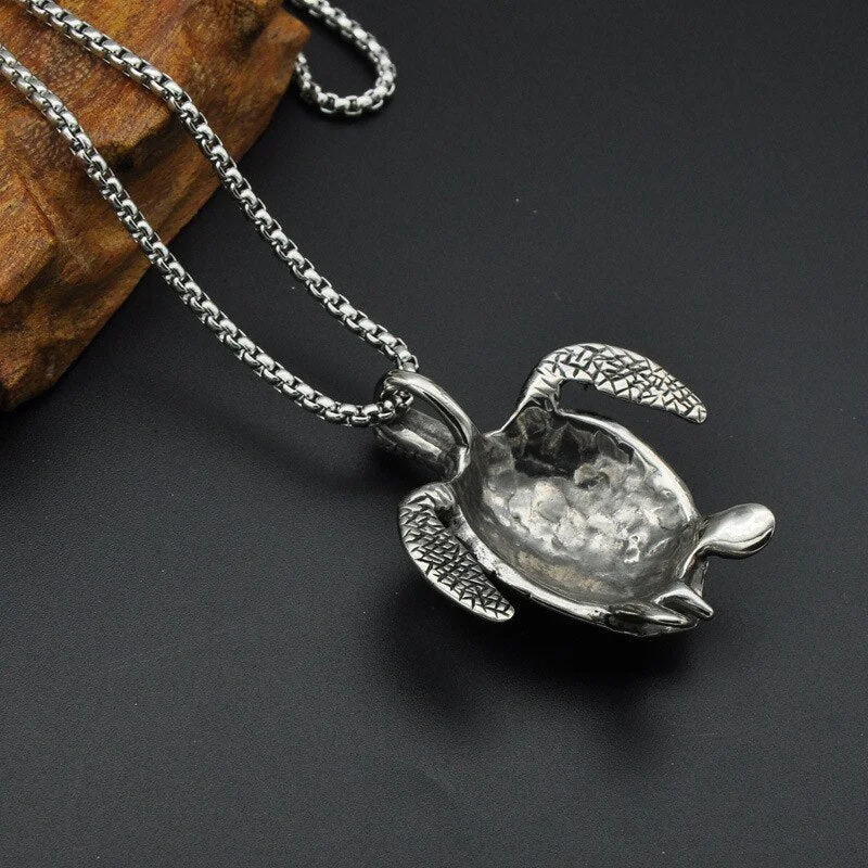 Pendentif Tortue en Platine porté