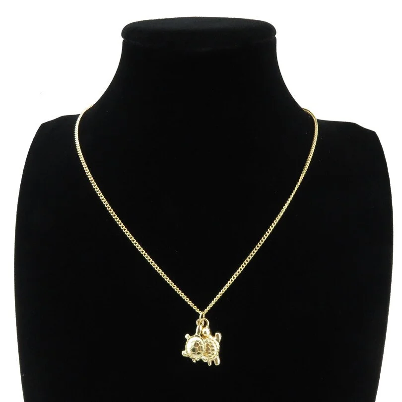 Pendentif Tortue Doublon en Situation