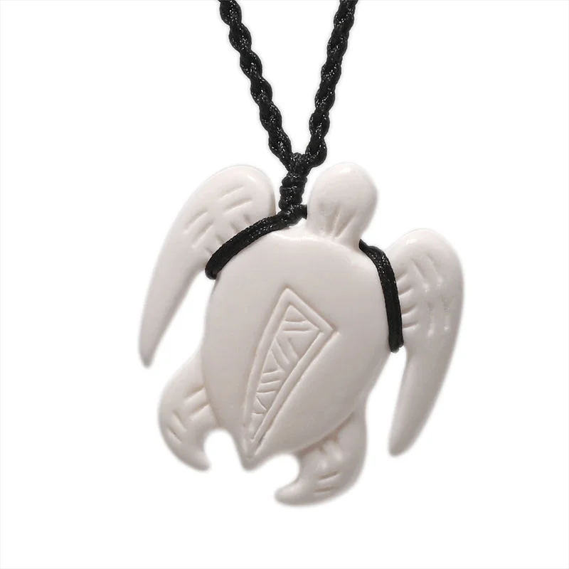 Collier Tortue en Résine et Ficelle